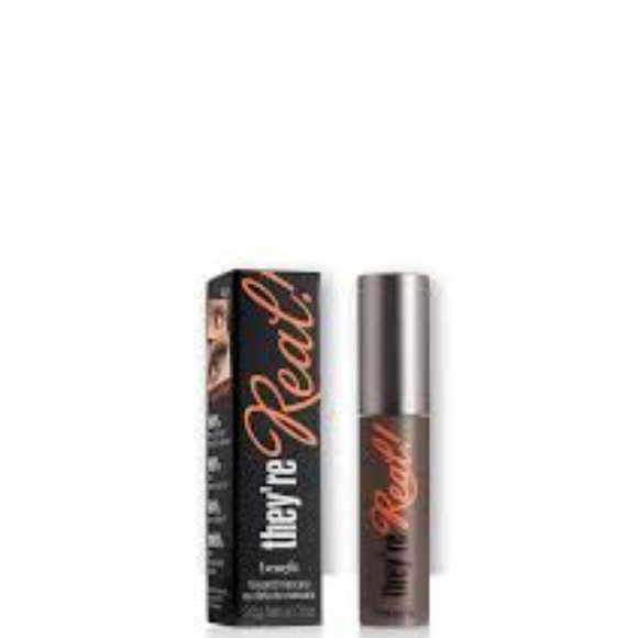 *SOLD* BENEFIT COSMETICS Travel Size Gift Set for Her - Picture 2 of 4